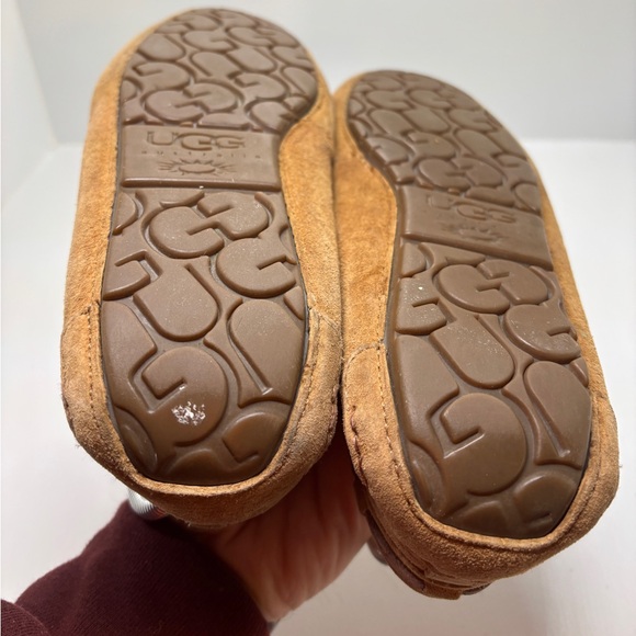 UGG Dakota slippers in Tan Suede Loafers women’s size 7 - Picture 9 of 10